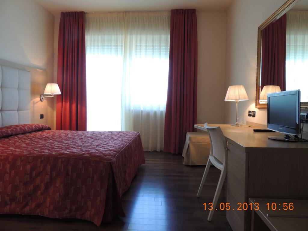 Hotel Gasparina Castelnuovo del Garda Pokoj fotografie